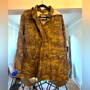 Camo Universal Threads hoodie jacket size L